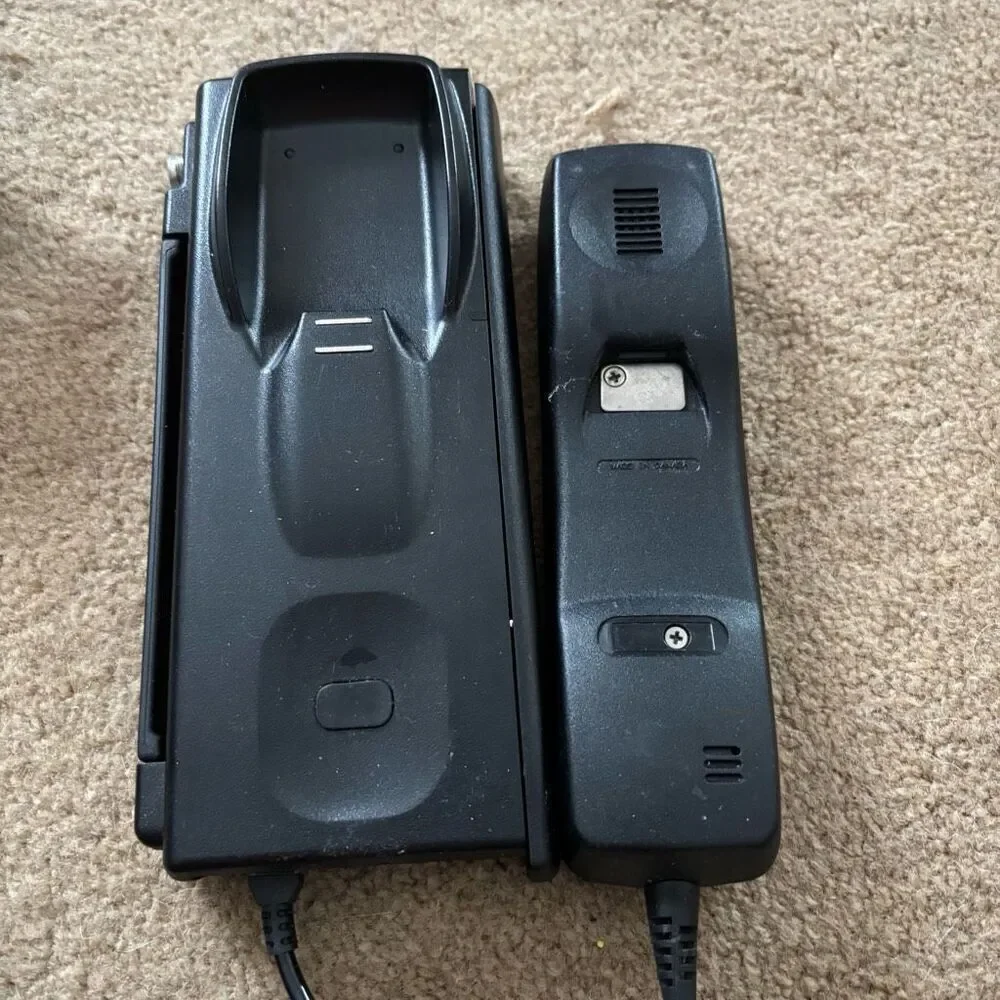 Vintage Auto Club Bag Phone Cellular Phone Type 8800 Model AAA-6010-ST